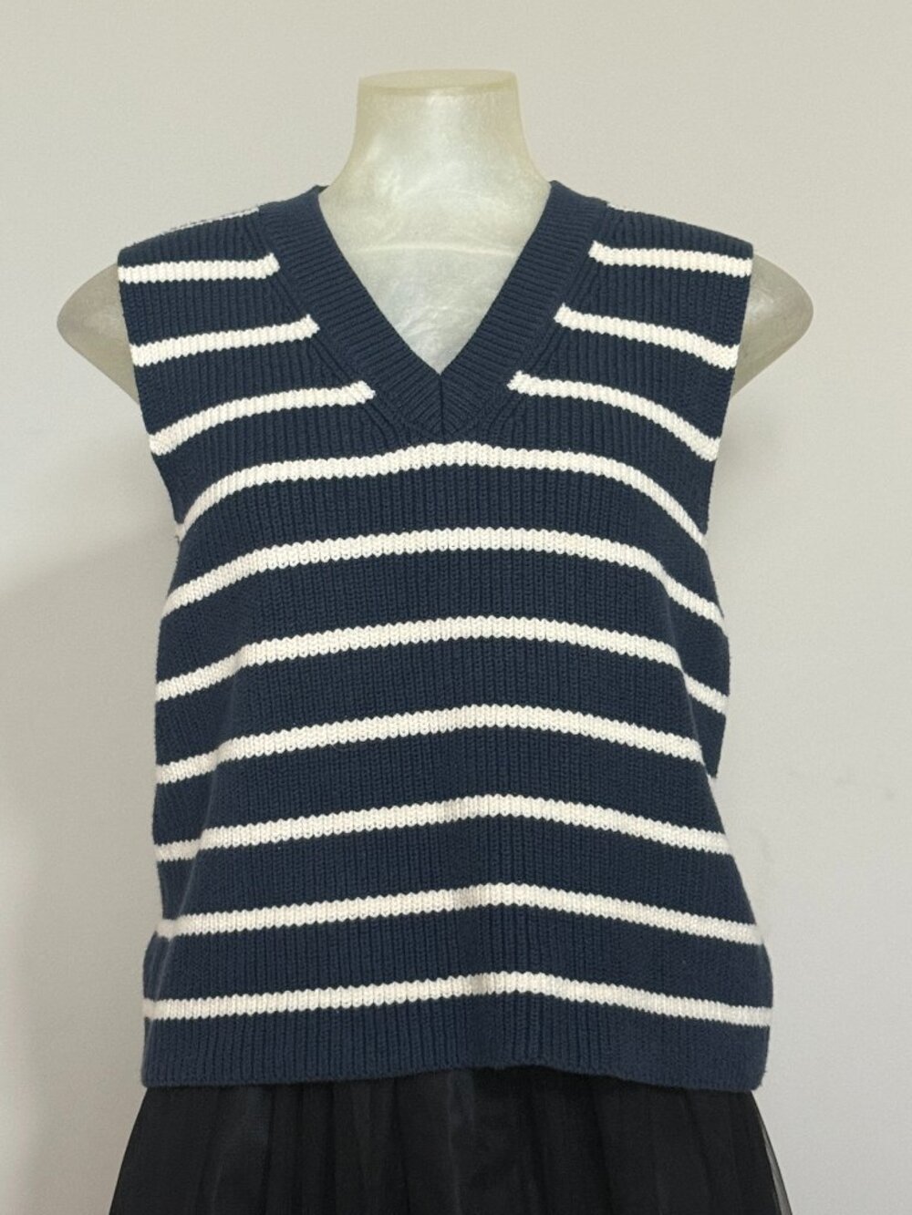 Zara Women’s M Navy White Striped V-Neck Knit Sweater Vest Cotton Blend